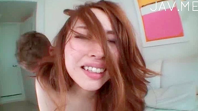 红发美女与性感日本女孩室内激情阴道性爱