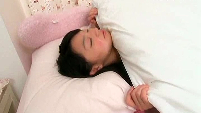 疯狂年轻美女享受炽热狂野的性爱体验