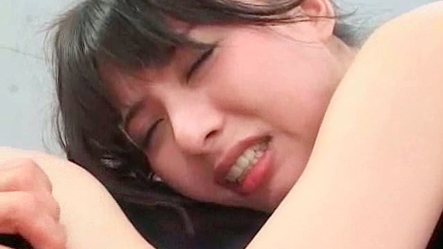 性感宝贝喜欢在狂野做爱时挤压胸部