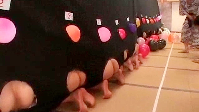 饥渴美女群交时紧致阴道被激烈操弄