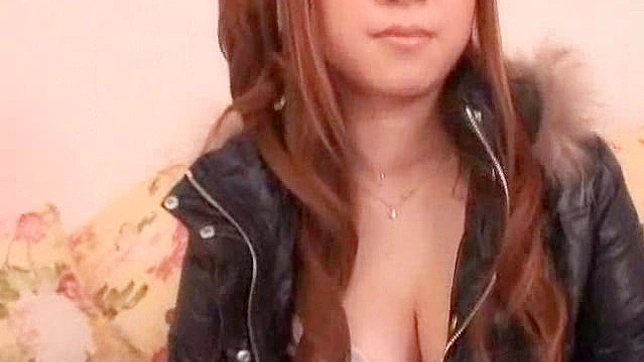 火辣日本美女自慰高潮，手指按摩敏感阴蒂