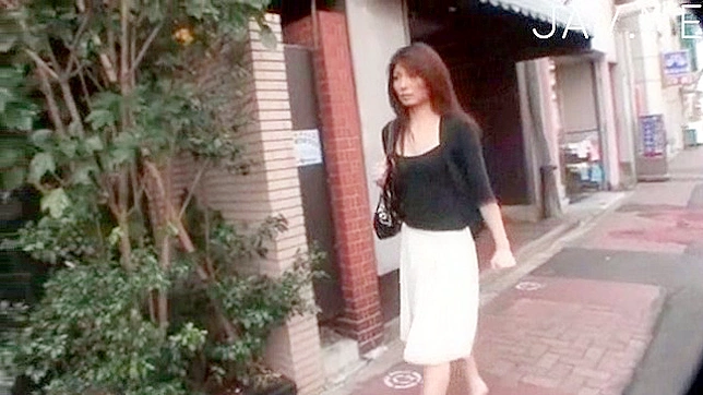 火热亚洲美女深喉巨屌后被激情操弄