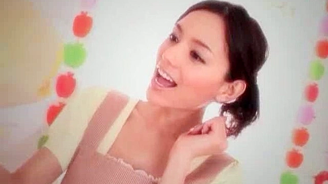 热辣的调皮医生检查病人后给他口交滋润
