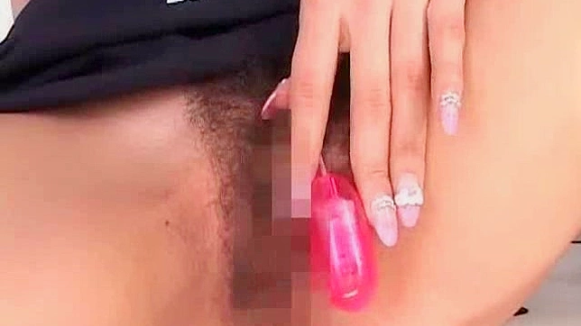 温顺戴眼镜的日本女孩在教室里粗暴做爱