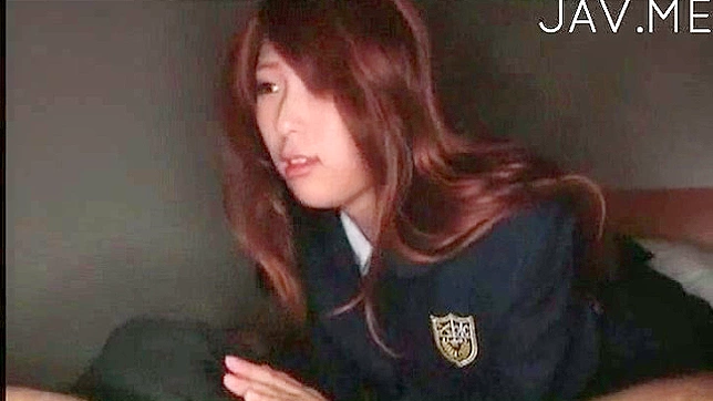 帅气勇敢的日本女孩正在吸吮粗大的阴茎