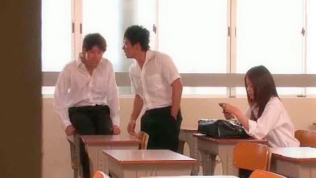 与贪欢女郎的激烈三人行激情大战