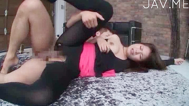 日本辣妹穿丝袜狂野三人行激情肆意