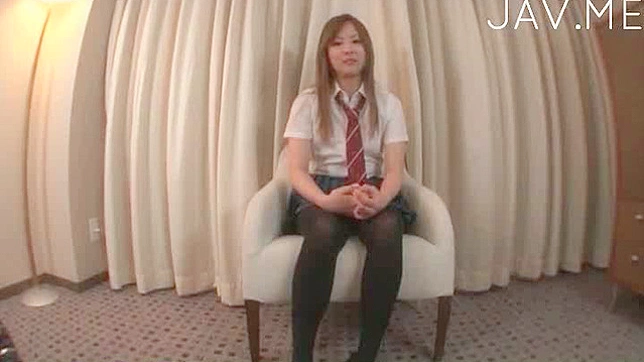 屈服的日本美女接受狂野激情性爱