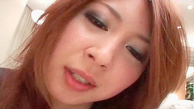 性感美女爱看男生看着她自慰