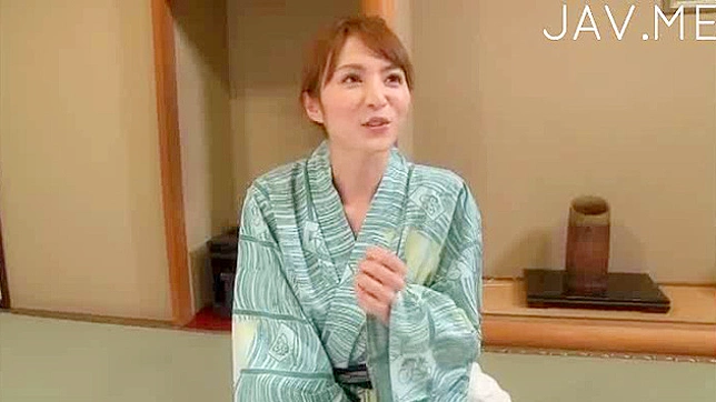 浴室内可爱的日本甜心享受激情的爱抚