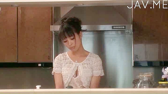 帅气性感的日本美女正在玩弄自己的阴道