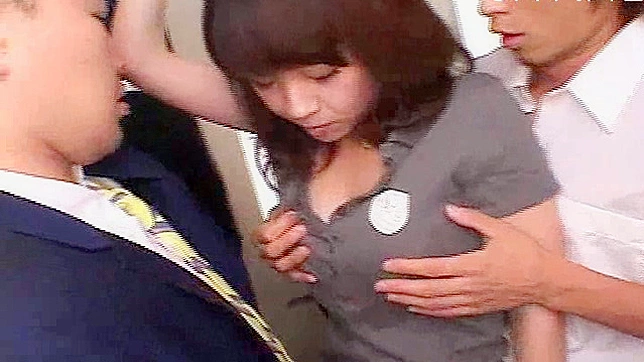 诱惑日本美女在火车上的激情群交体验