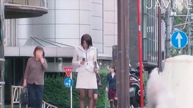 优雅日本美女渴望接受粗犷爱抚体验