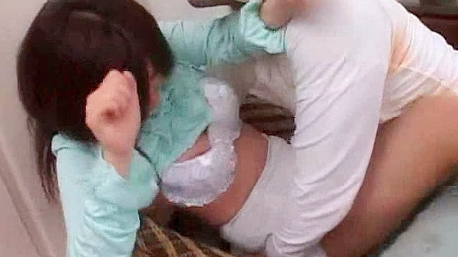 日本美女屈服于好色男的狂野性爱要求