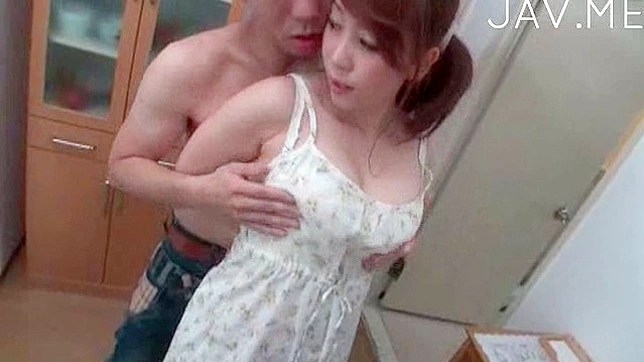 年轻日本妻子为前男友口交