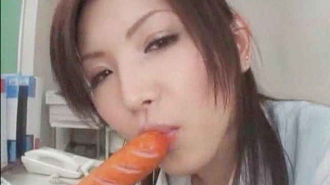 吸屌讓誘人的日本少女充滿喜悅