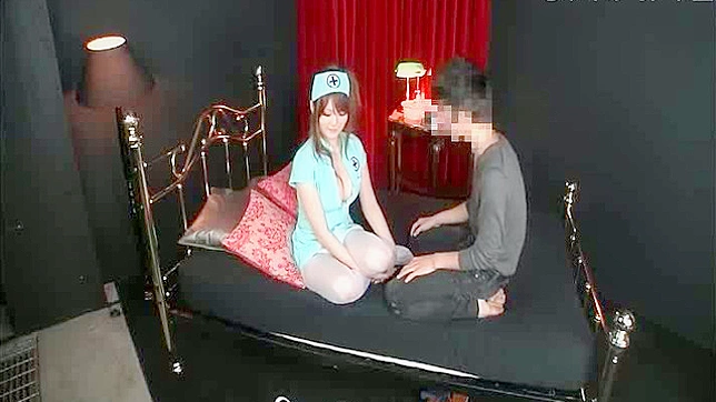 丰满的日本护士用狂野性爱治愈男人的情欲需求。