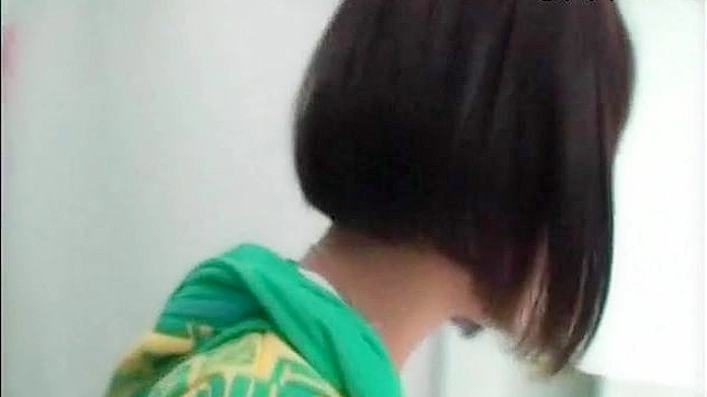 业余少女性感张腿上演激烈自慰秀