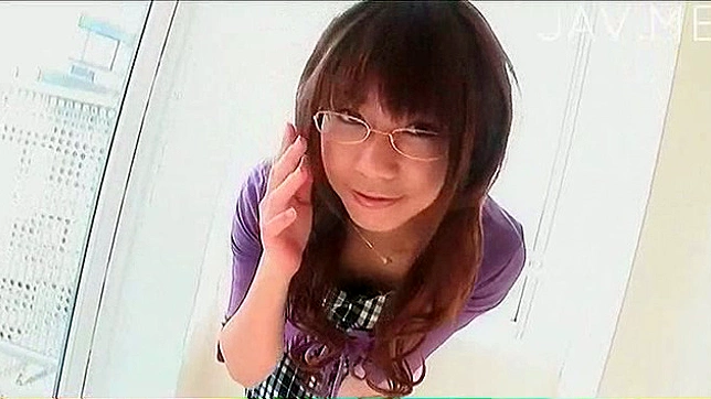 日本天使在房间内大胆展现美丽姿态。