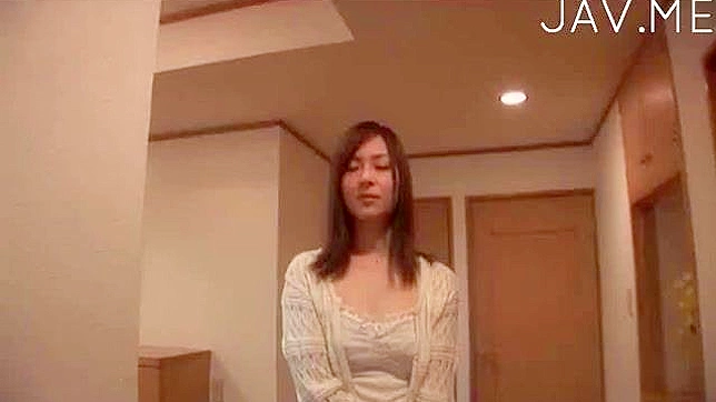 业余少女跪下忙活肥屌的激情瞬间