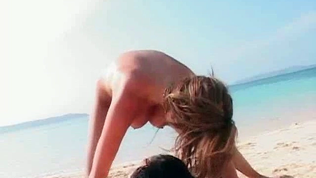 迷人的日本天使拥有完美的臀部，在户外被狠狠地操了。