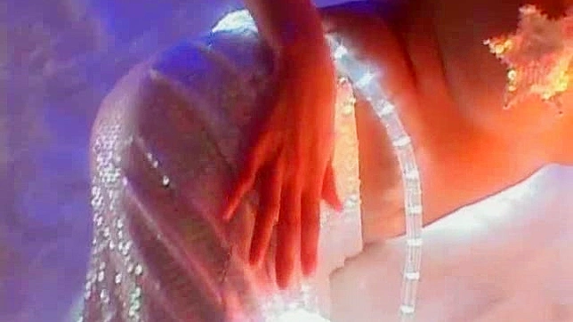 迷人的少女被饥渴的男子狠狠地彻底征服了