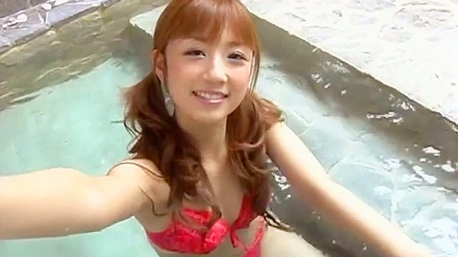 帅气迷人的日本女士们展示她们的身材