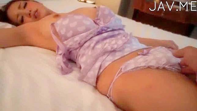 可爱美女在激烈的硬核表演中获得全方位的快感