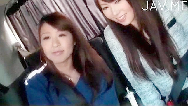 滑头女在三人行色情片中享受放荡的待遇