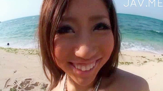 丰满的亚洲美女用她调皮的小穴自慰让人兴奋不已。
