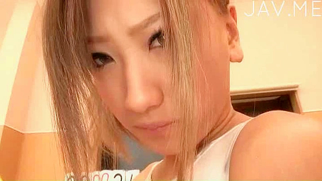 火热日本美女提供狂野湿润的私处爱抚体验