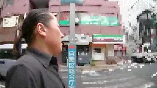 业余小妞在旅途中迎来一场酣畅淋漓的性爱体验