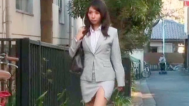 性感老师即将开启一场震撼心魄的成人冒险之旅。