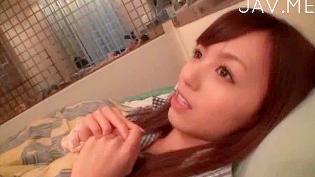 英俊场景中年轻美女展示性感身材的诱人画面