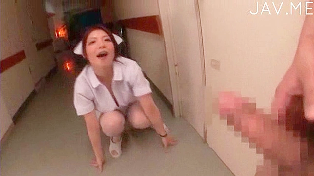 火辣护士为病人吸屌并狗趴式做爱