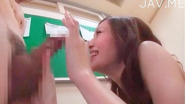 丰满老师与学生激情缠绵