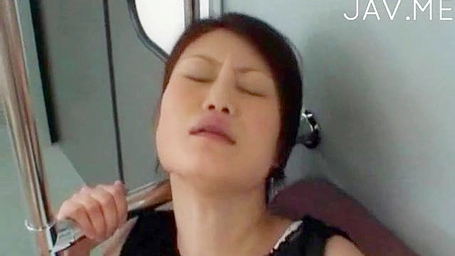 饥渴情侣在火车上疯狂做爱