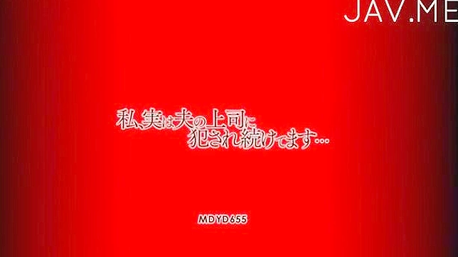 男子隔着内裤羞涩地手淫女士的阴部