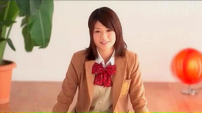 年轻的女学生喜欢她的穴被自慰的感觉。