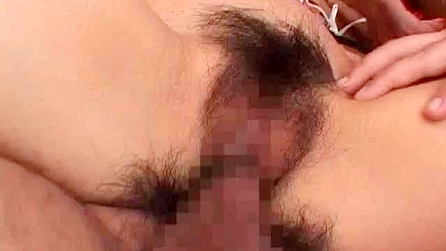 两位男士同时享用女孩的口和毛茸茸的小穴