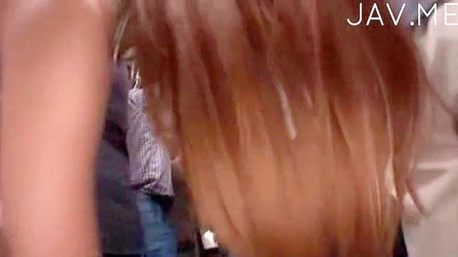 运动女孩吸屌并用腿为他手淫