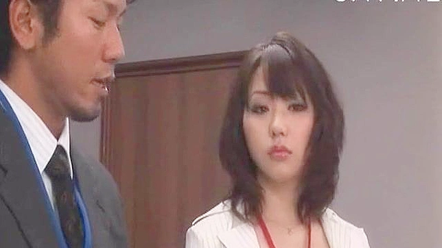 老板贪婪地舔着秘书的私处