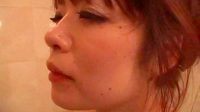 丰满美女爱做口交服务