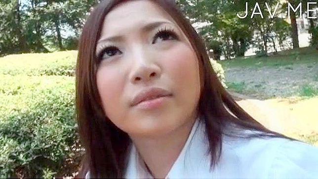 男人脱下性感美女的衣服