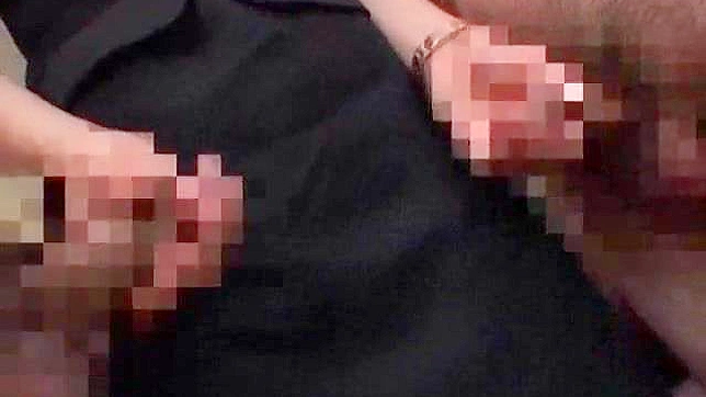女学生同时为两个男生手淫服务