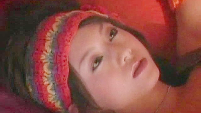 爱人自慰女友的阴蒂并舔舐