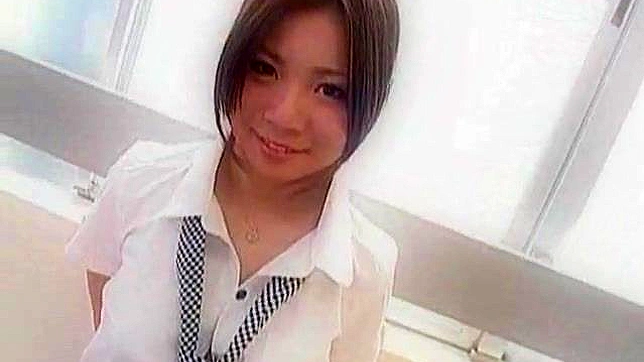 同学舔舐青春女学生的湿润私处