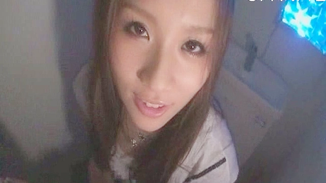 丰满美女喜欢在厕所里口交