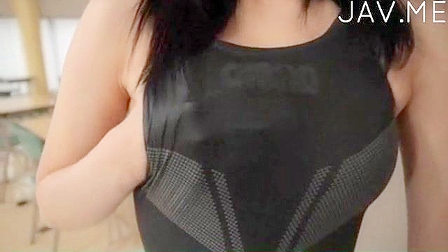 男子用油撸美女的阴道