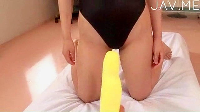 男子用油撸美女的阴道